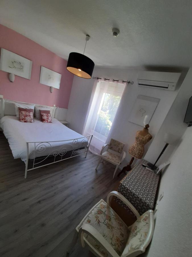 Hotel La Tour Des Fees Quissac  Екстериор снимка