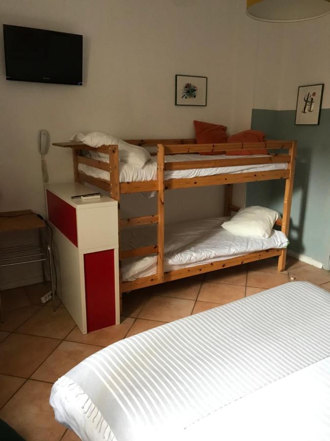 Hotel La Tour Des Fees Quissac  Екстериор снимка