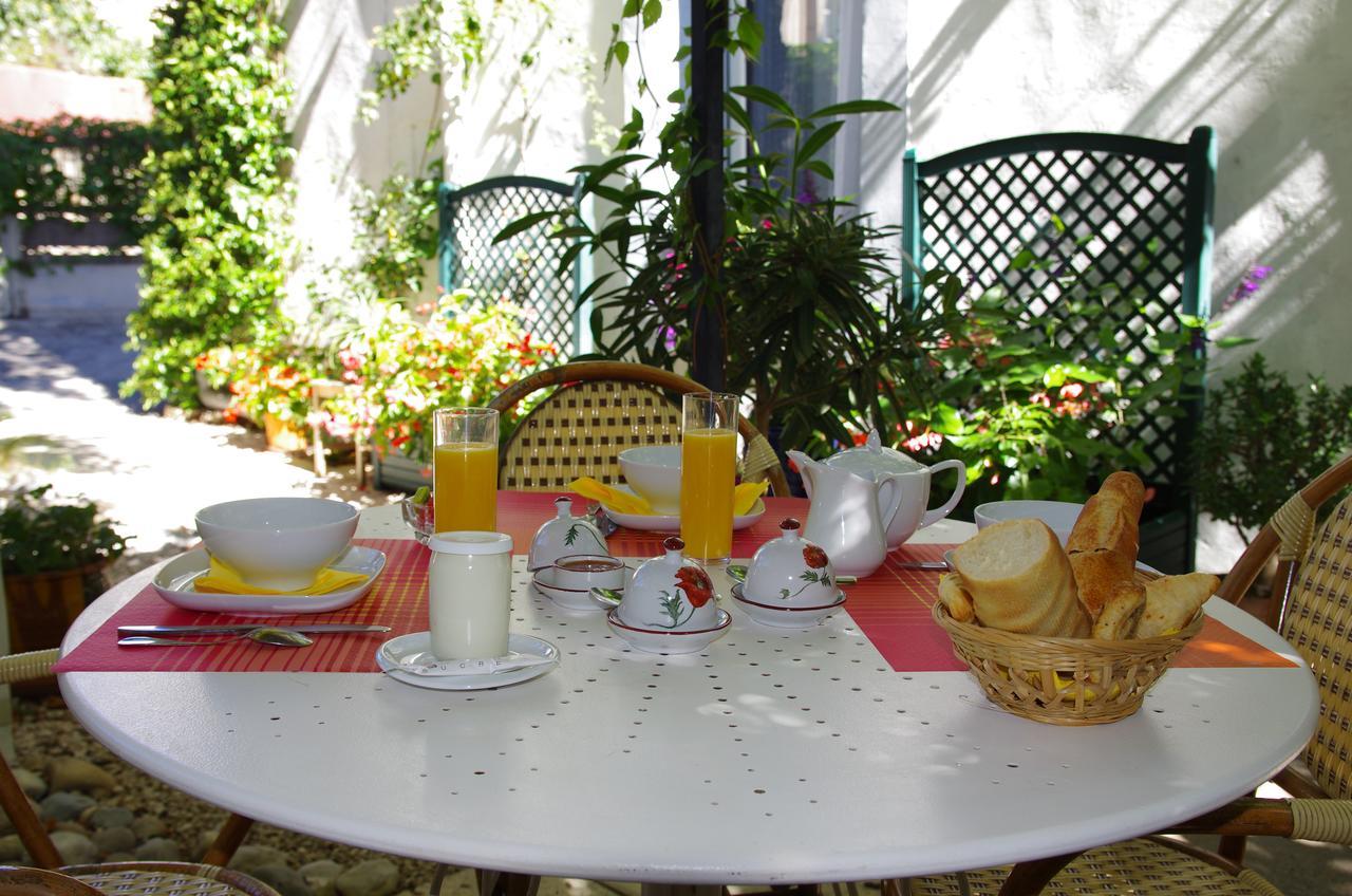 Hotel La Tour Des Fees Quissac  Екстериор снимка